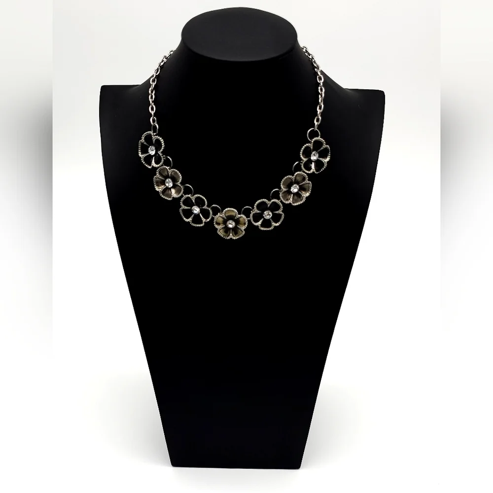 Unbranded Silver-toned Necklace‎ With  Black And Silver Flowers